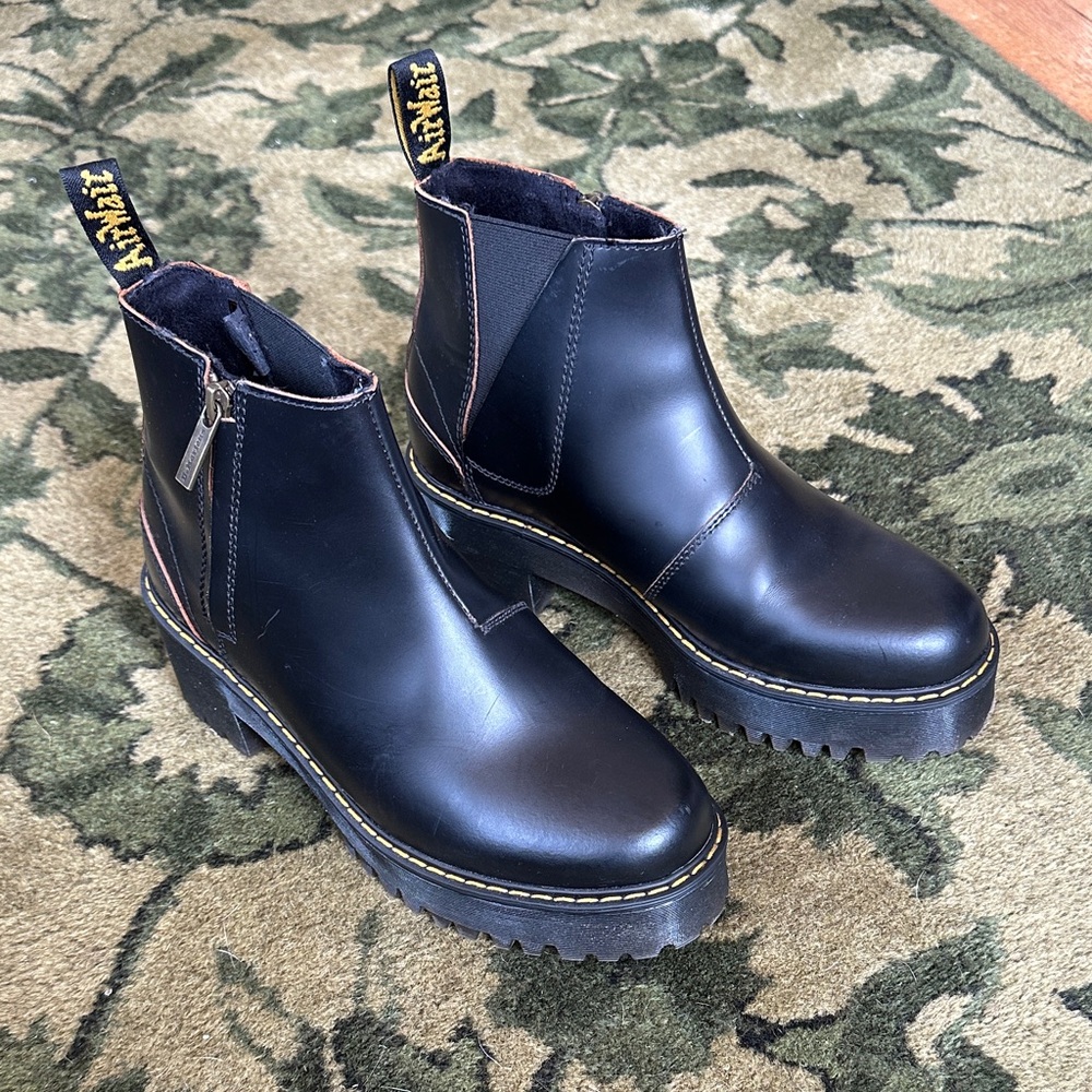 Dr. Martens ROMETTY II VINTAGE SMOOTH LEATHER CHELSEA BOOTS